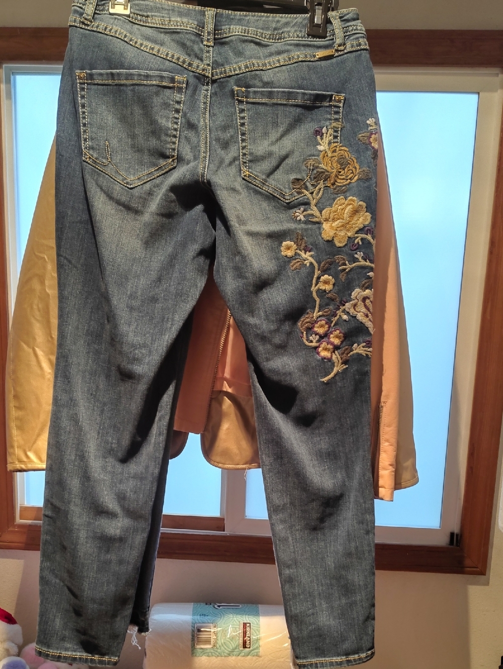 I.N.C. International Concepts Embroidered Floral Skinny Leg curvy Fit Jeans . - Picture 2 of 4